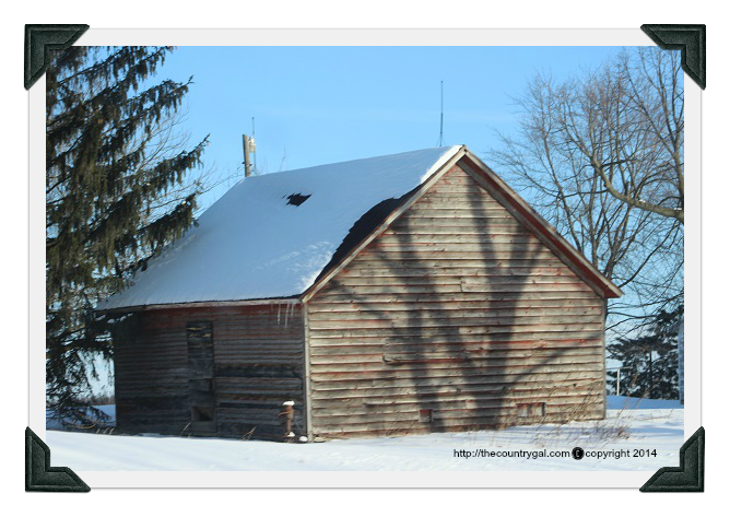 lonley barn in winter